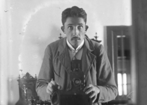 Pred nama stoji čovjek